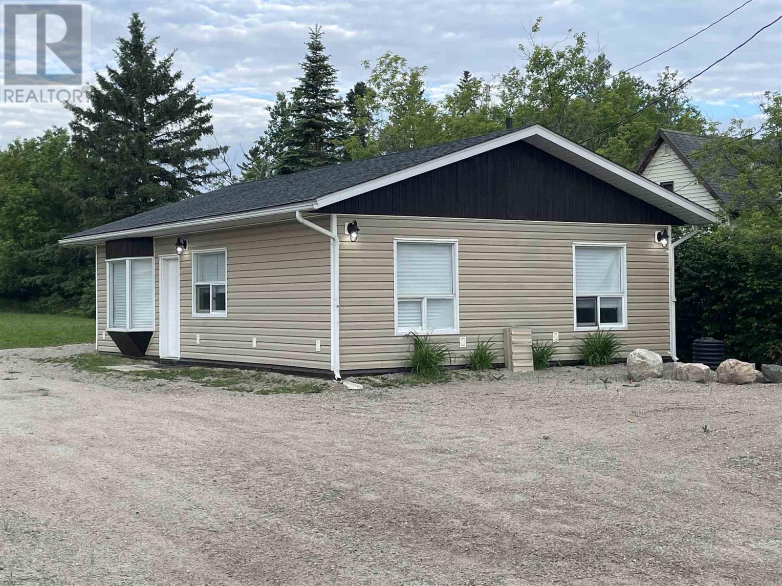 688 HWY 594, Eagle River, Ontario