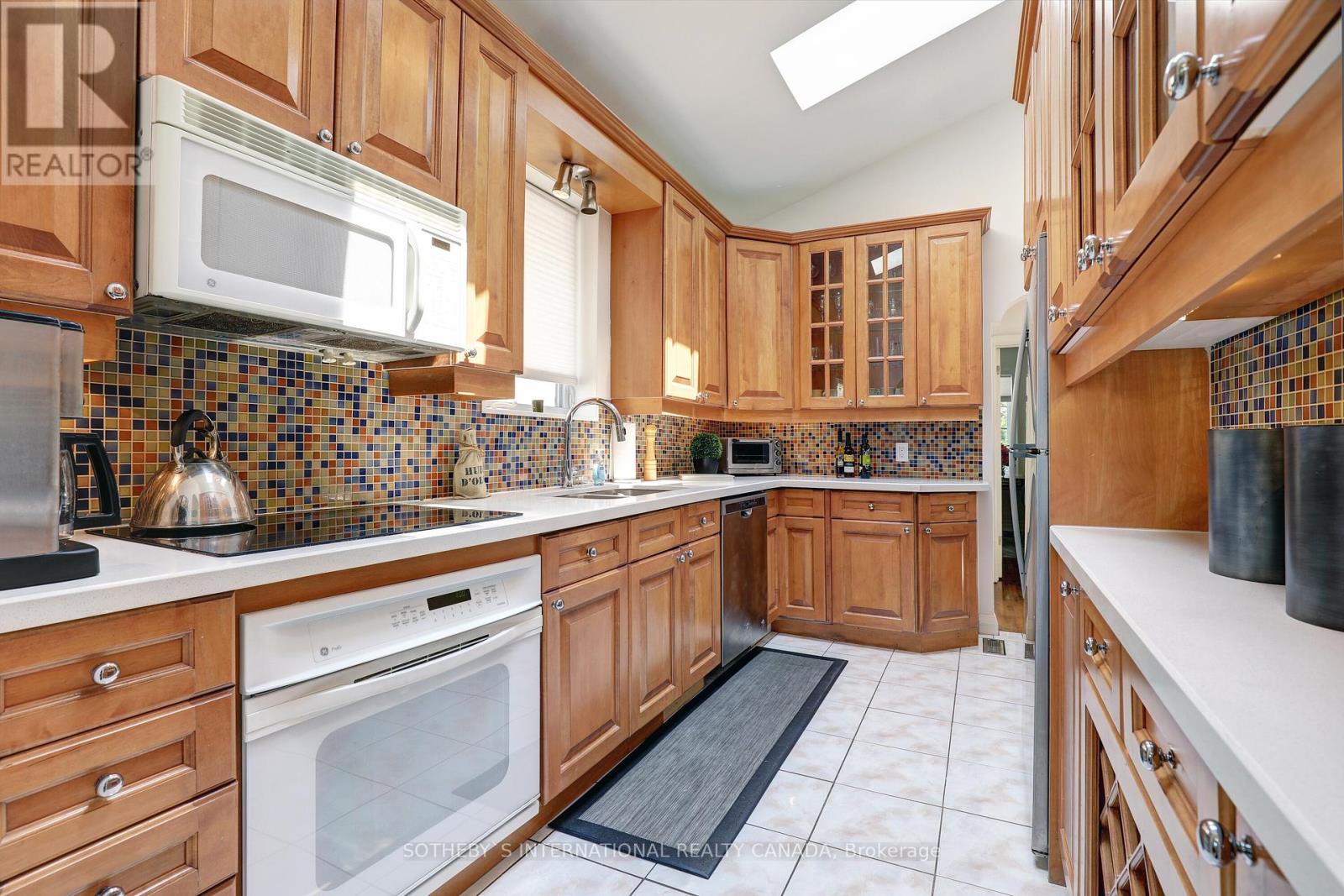 19 Southvale Drive, Toronto, Ontario  M4G 1G1 - Photo 10 - C11999729