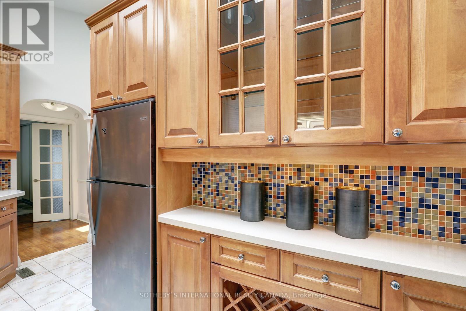 19 Southvale Drive, Toronto, Ontario  M4G 1G1 - Photo 11 - C11999729