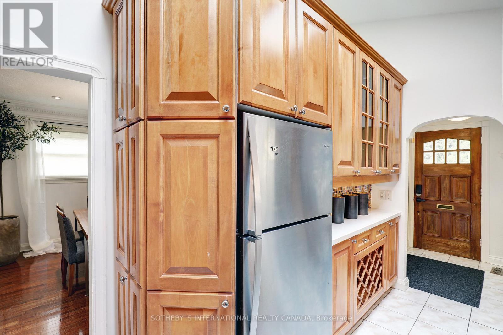 19 Southvale Drive, Toronto, Ontario  M4G 1G1 - Photo 12 - C11999729