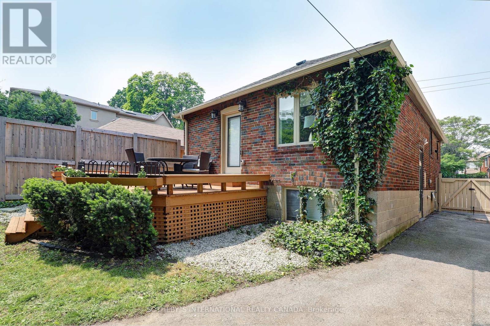 19 Southvale Drive, Toronto, Ontario  M4G 1G1 - Photo 30 - C11999729