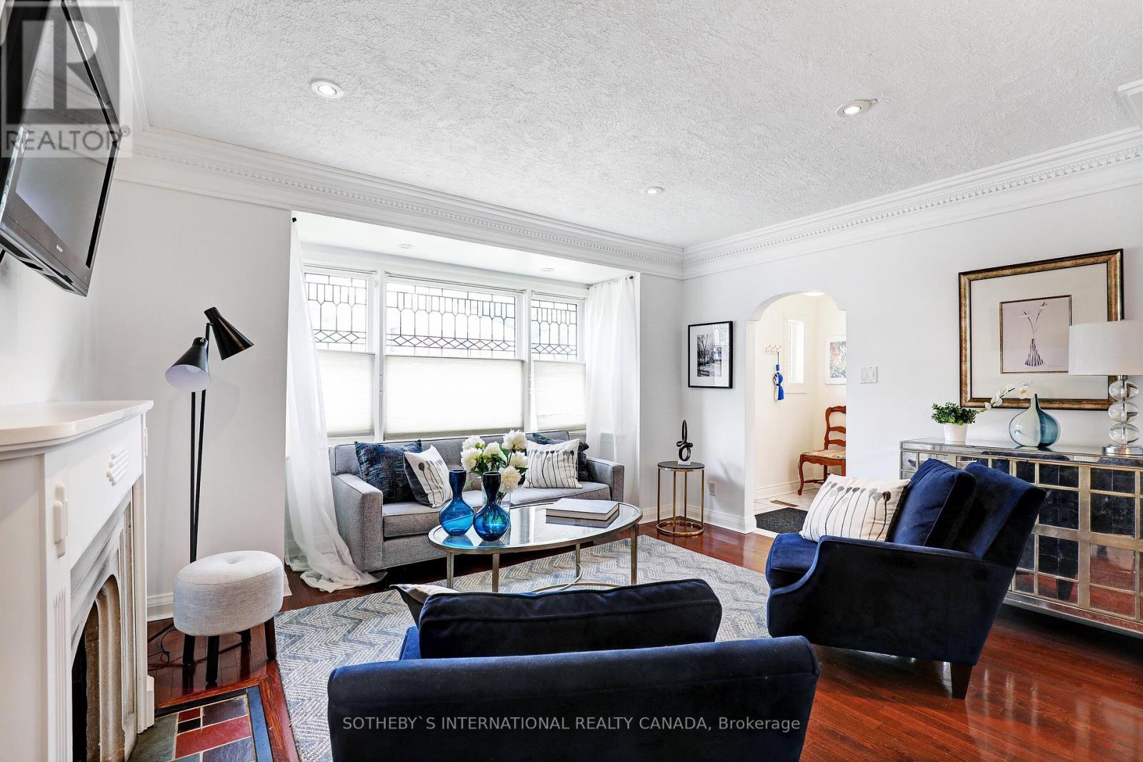 19 Southvale Drive, Toronto, Ontario  M4G 1G1 - Photo 7 - C11999729