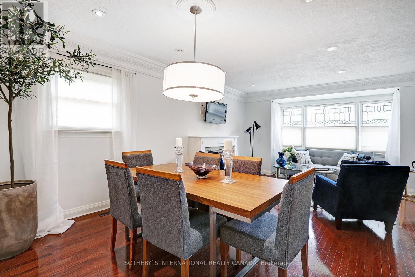 19 Southvale Drive, Toronto, Ontario  M4G 1G1 - Photo 9 - C11999729