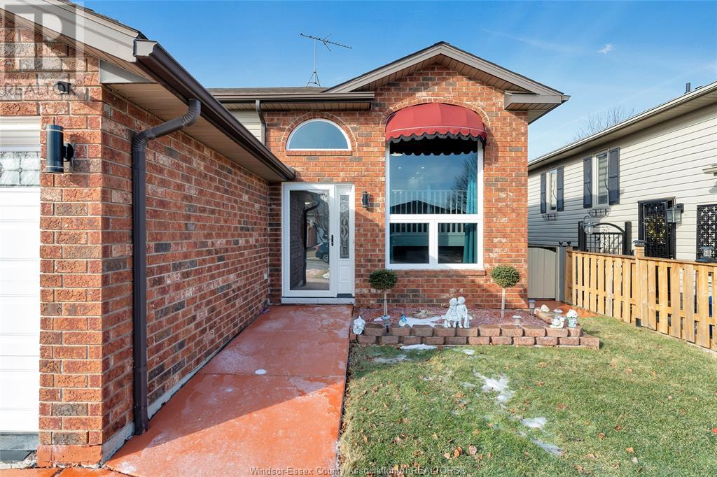 4727 Juliet Crescent, Windsor, Ontario  N9G 3A7 - Photo 2 - 25004914