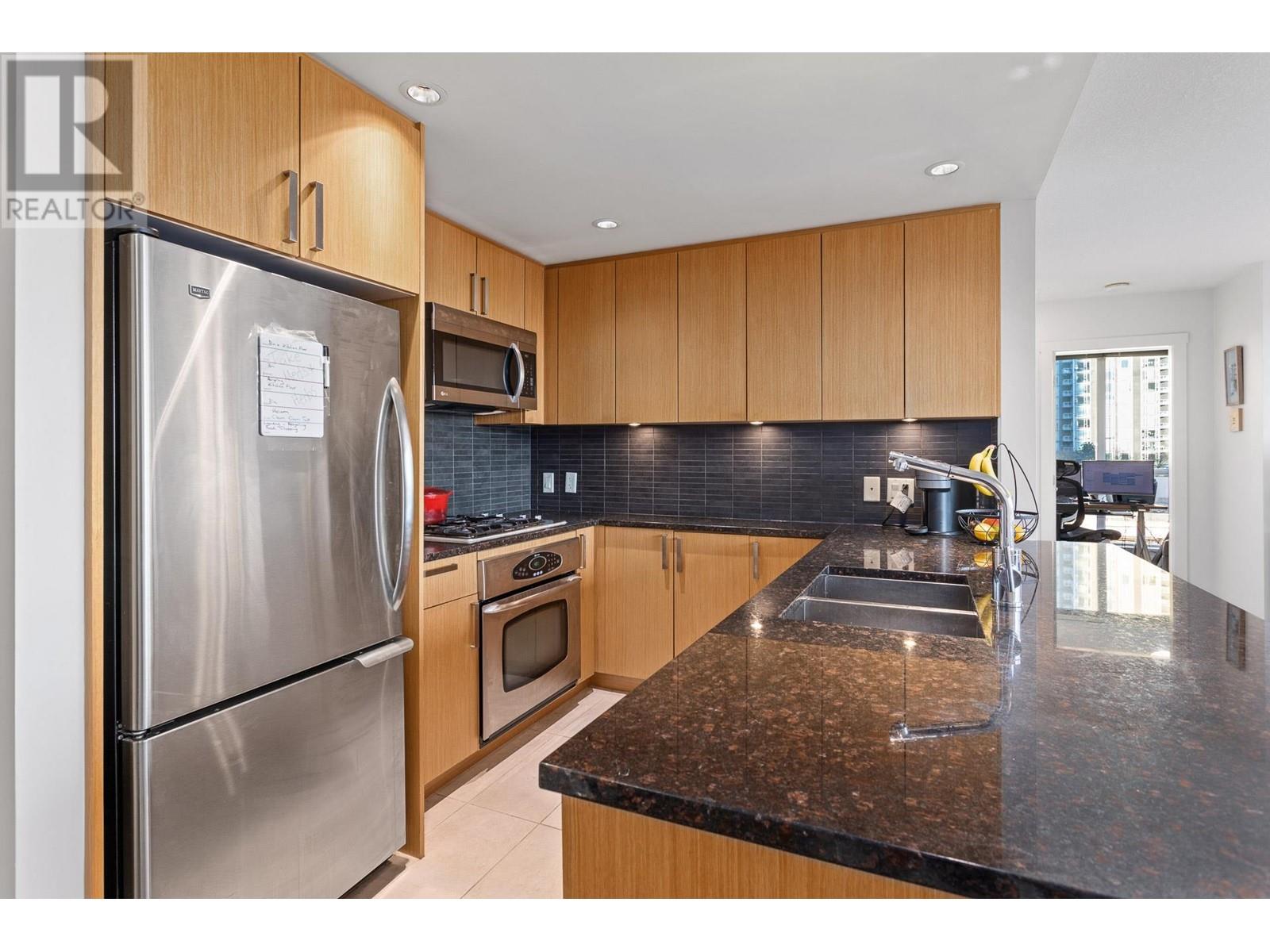 805 2978 Glen Drive, Coquitlam, British Columbia  V3B 0C3 - Photo 13 - R2966040