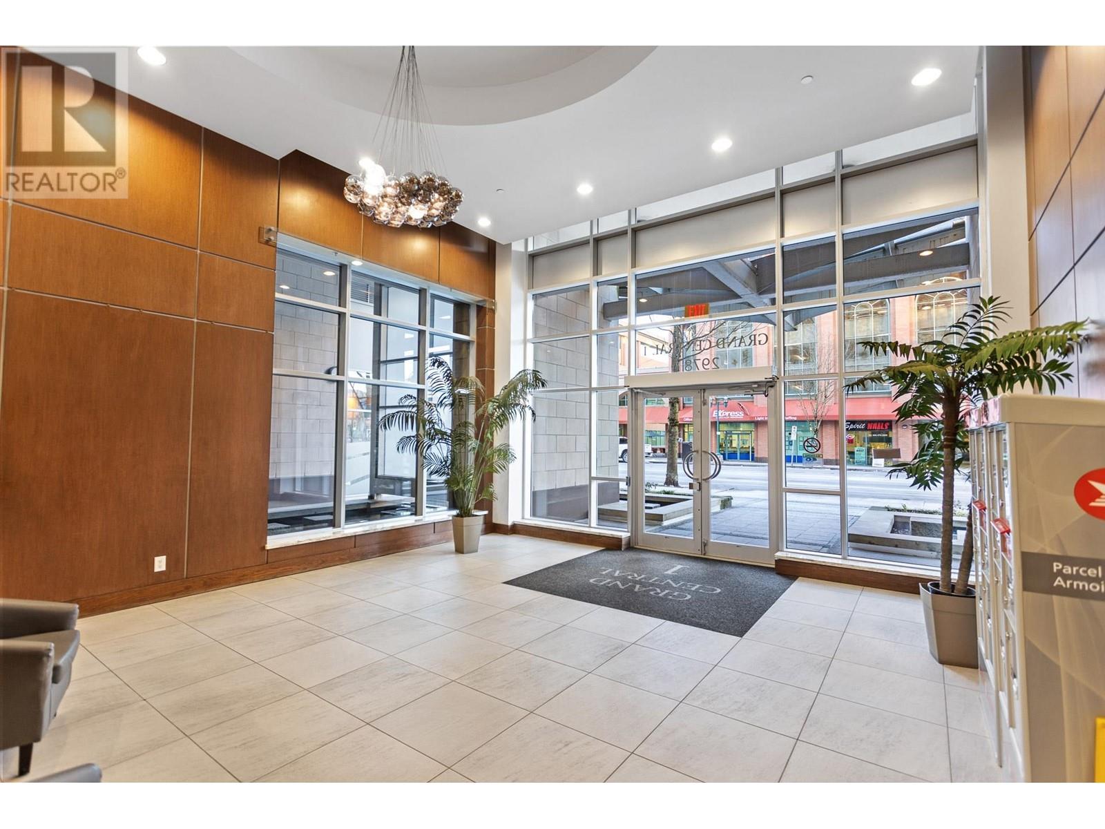 805 2978 Glen Drive, Coquitlam, British Columbia  V3B 0C3 - Photo 3 - R2966040