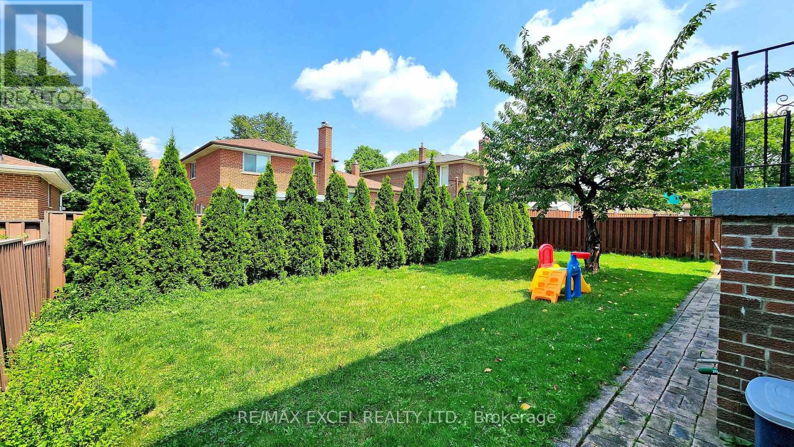 220 Gracefield Avenue, Toronto, Ontario  M6L 1L8 - Photo 47 - W11999773