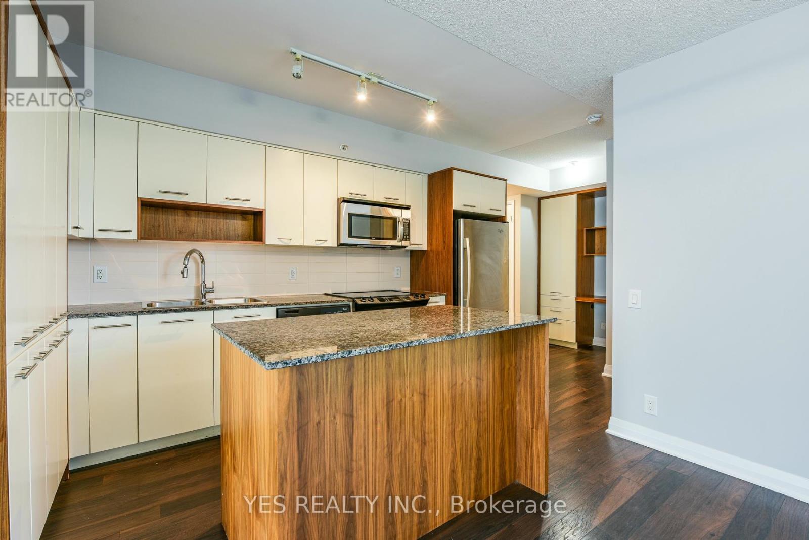 1204 - 1 Valhalla Inn Road, Toronto, Ontario  M9B 1S9 - Photo 10 - W11999792