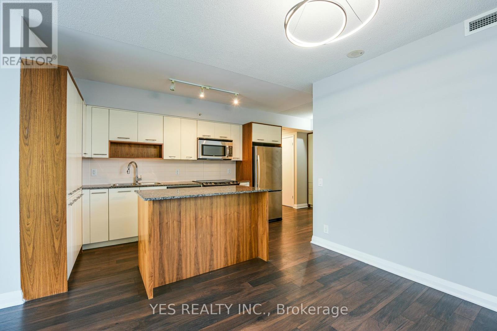1204 - 1 Valhalla Inn Road, Toronto, Ontario  M9B 1S9 - Photo 11 - W11999792
