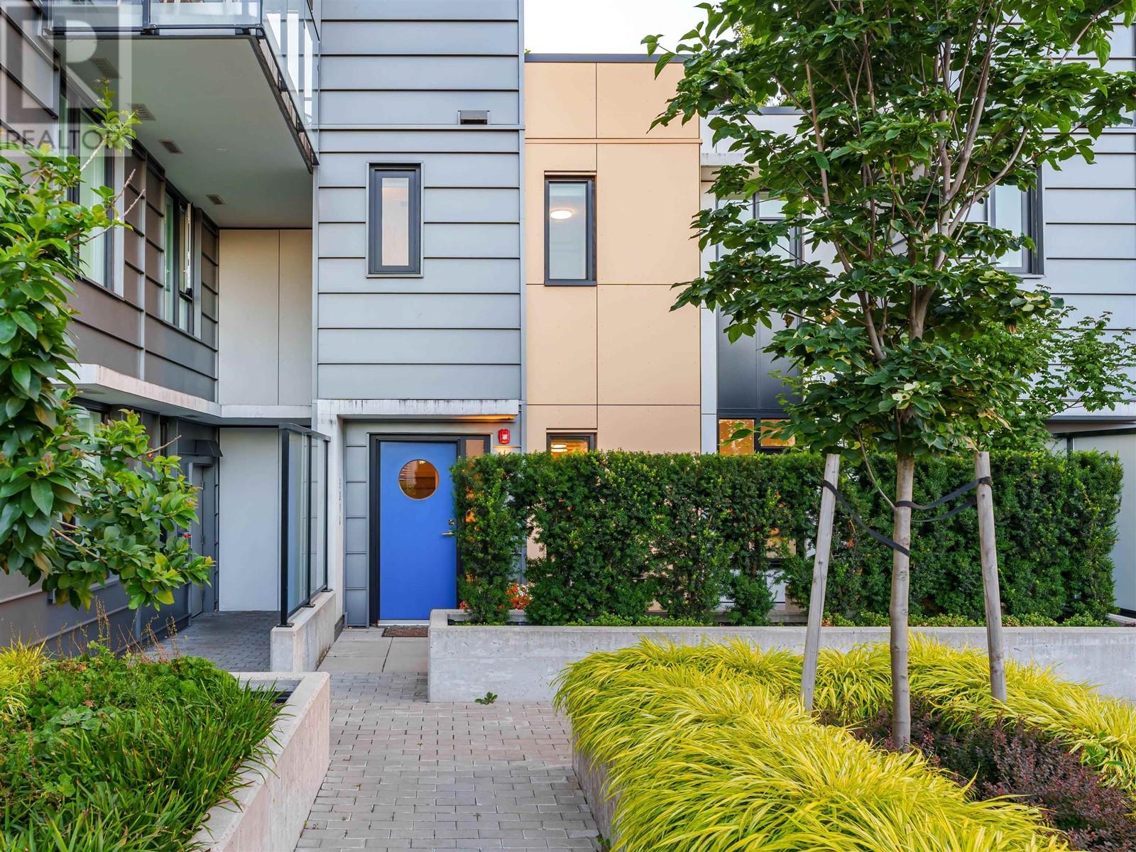 314 1471 Hunter Street, North Vancouver, British Columbia  V7J 1H3 - Photo 1 - R2973108