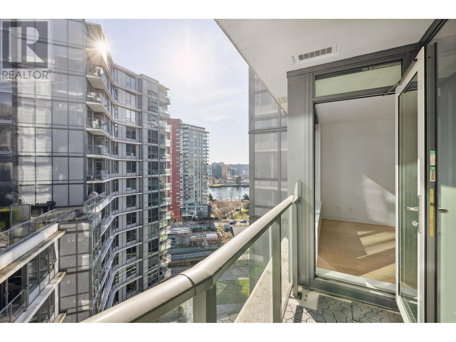 Listing Picture 22 of 40 : 1502 68 SMITHE STREET, Vancouver / 溫哥華 - 魯藝地產 Yvonne Lu Group - MLS Medallion Club Member