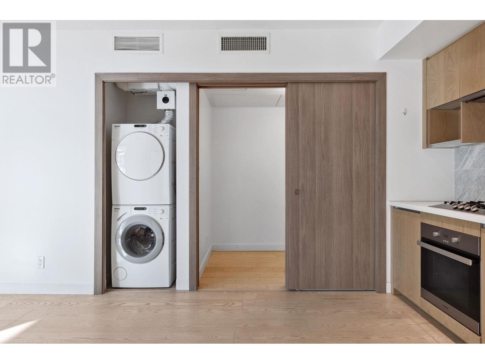 Listing Picture 9 of 40 : 1502 68 SMITHE STREET, Vancouver / 溫哥華 - 魯藝地產 Yvonne Lu Group - MLS Medallion Club Member