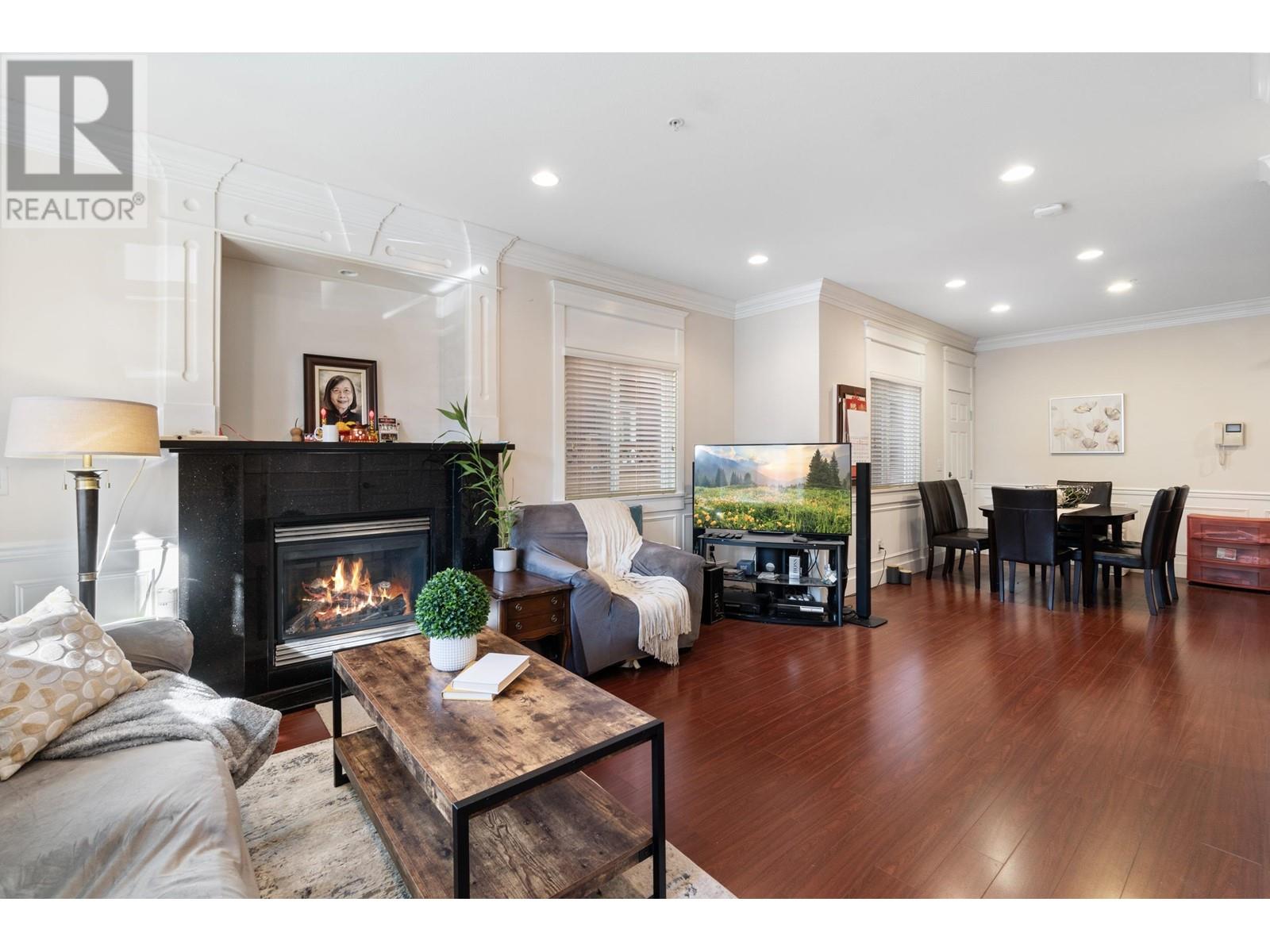 Listing Picture 3 of 25 : 1803 E 14TH AVENUE, Vancouver / 溫哥華 - 魯藝地產 Yvonne Lu Group - MLS Medallion Club Member