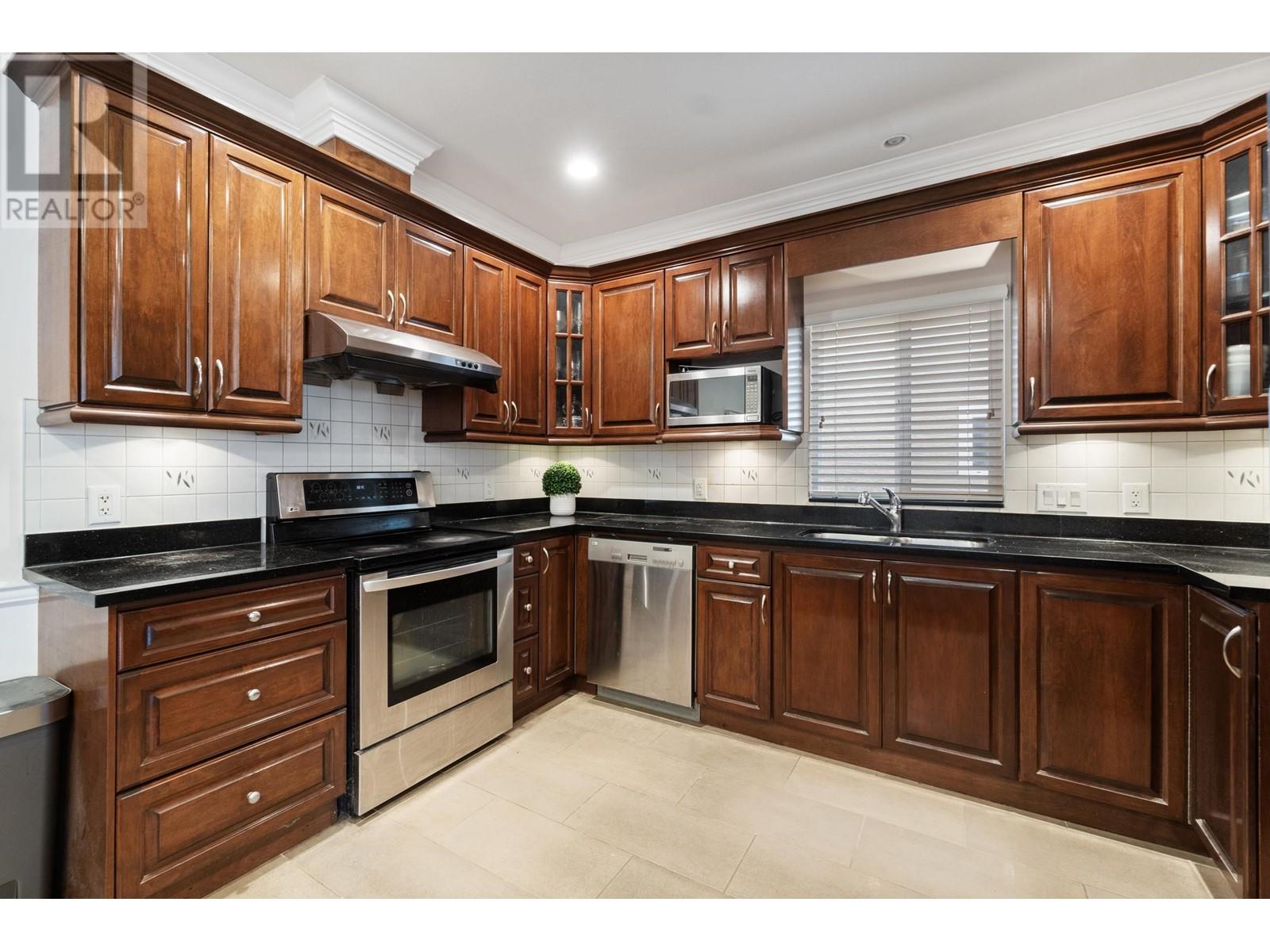 Listing Picture 7 of 25 : 1803 E 14TH AVENUE, Vancouver / 溫哥華 - 魯藝地產 Yvonne Lu Group - MLS Medallion Club Member