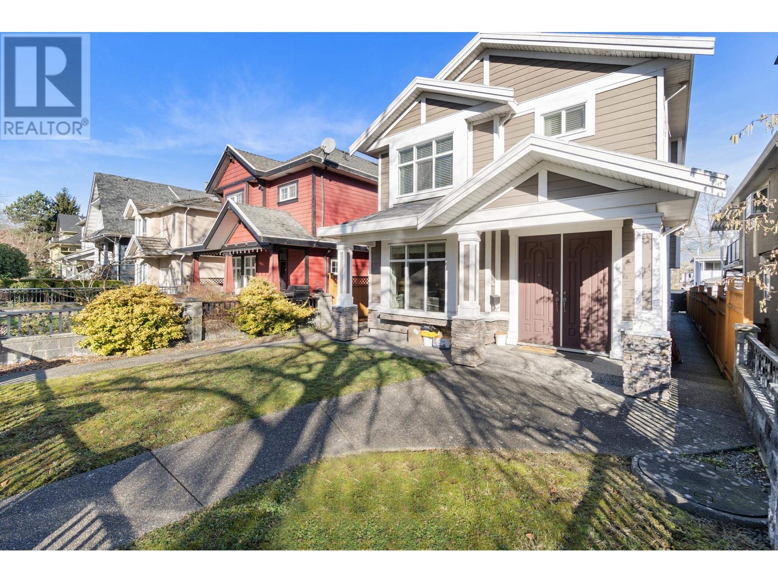 Listing Picture 2 of 25 : 1803 E 14TH AVENUE, Vancouver / 溫哥華 - 魯藝地產 Yvonne Lu Group - MLS Medallion Club Member