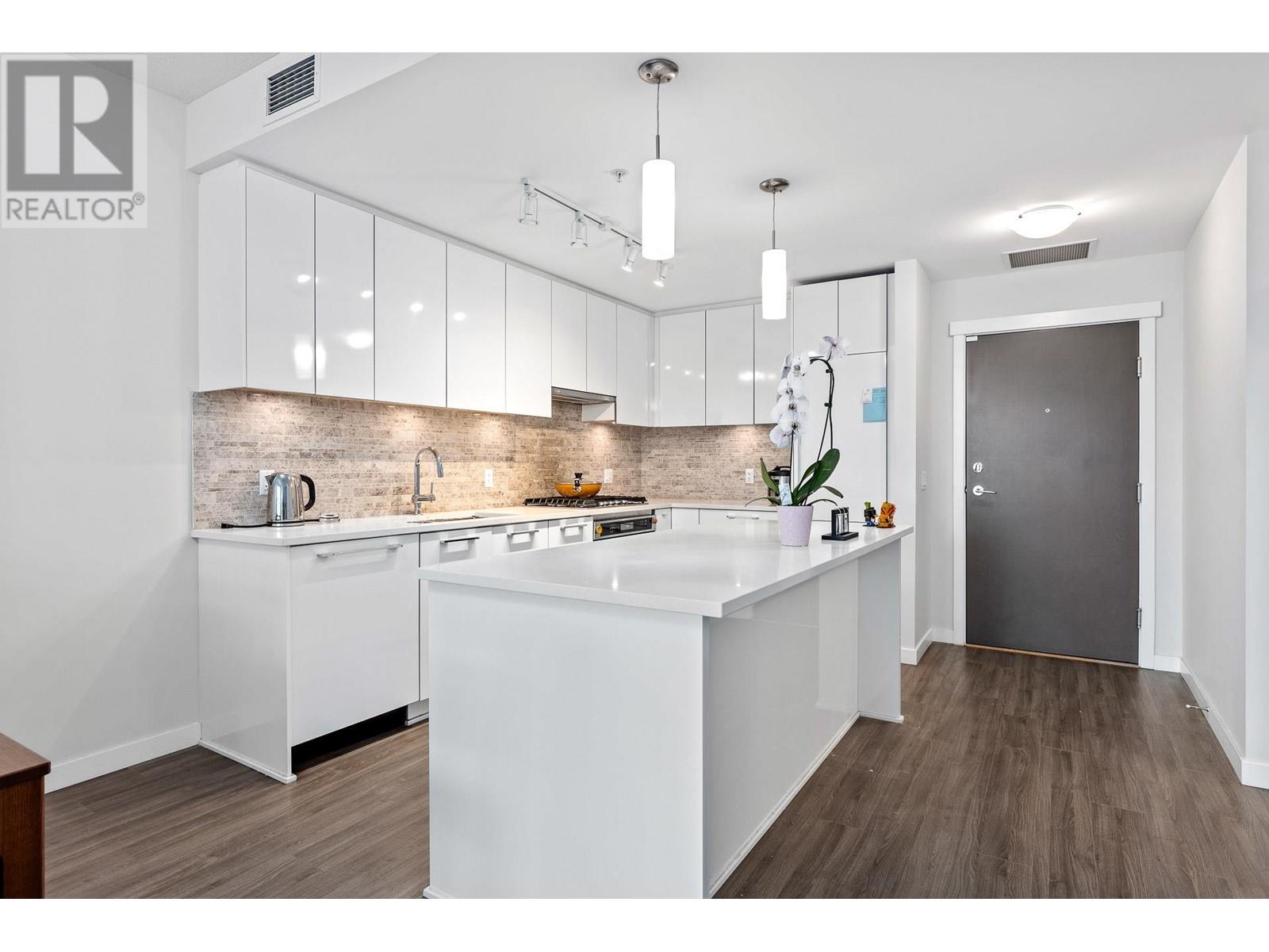 Listing Picture 6 of 31 : 318 9500 TOMICKI AVENUE, Richmond / 烈治文 - 魯藝地產 Yvonne Lu Group - MLS Medallion Club Member