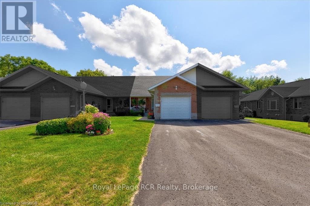 123 Church Street N, Wellington North (Mount Forest), Ontario  N0G 2L2 - Photo 2 - X11999884
