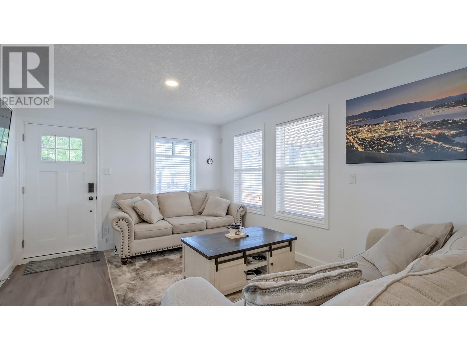 Property at 726 Coronation Avenue image 4