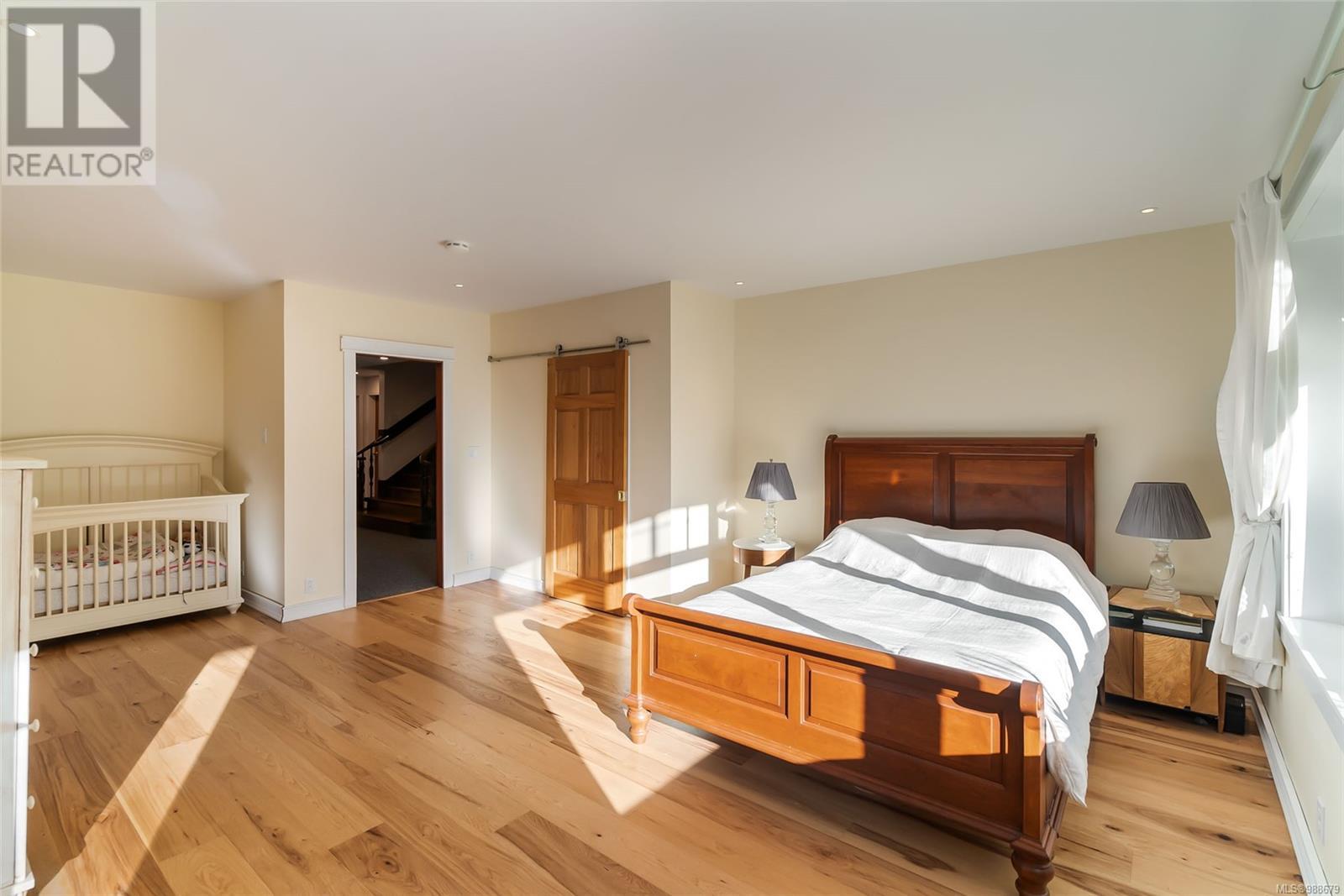 Property at 655 Qualicum Rd image 4