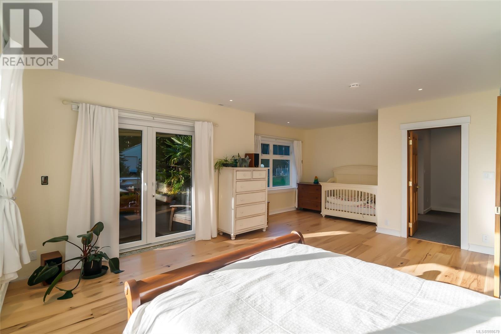 Property at 655 Qualicum Rd image 5
