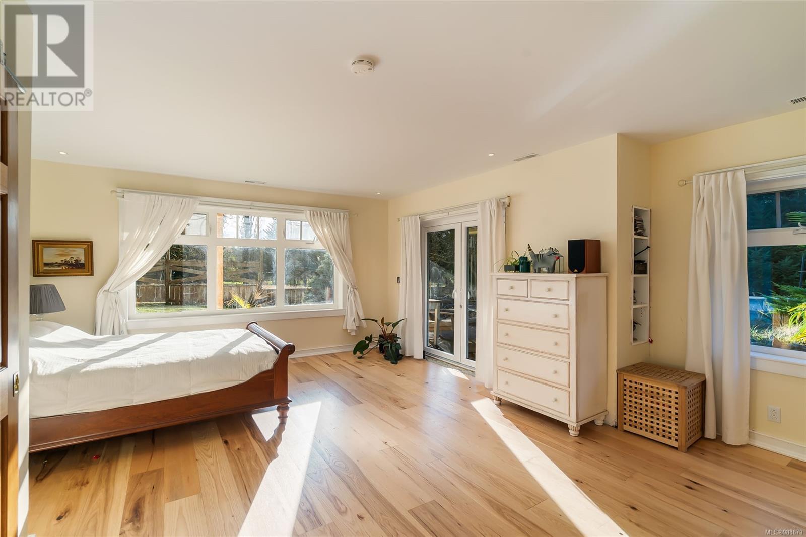 Property at 655 Qualicum Rd image 3