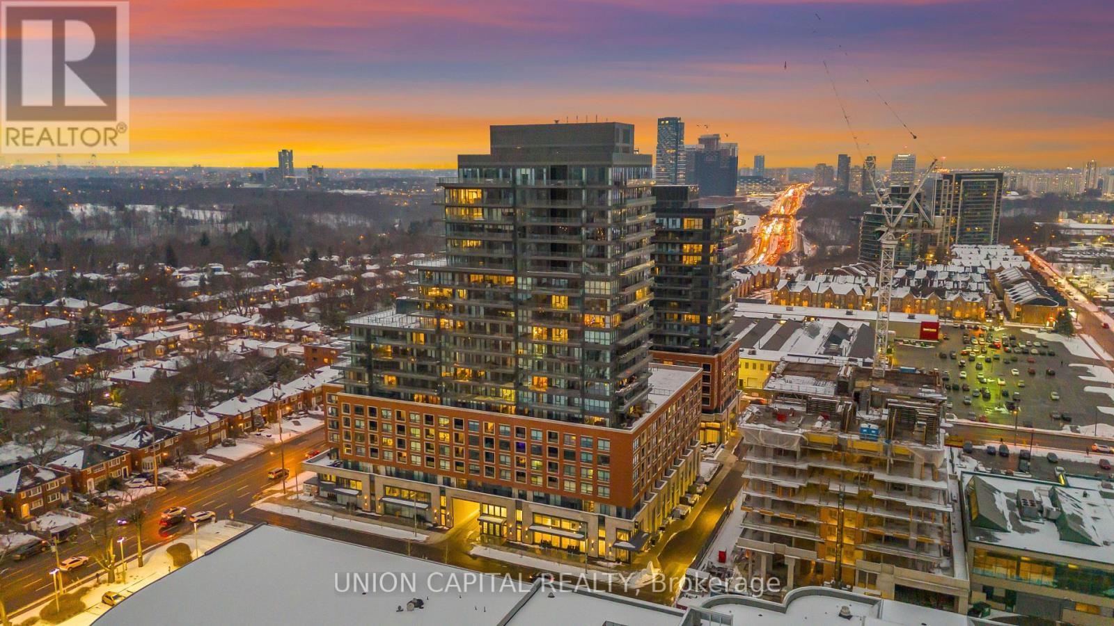 Th05 - 33 Fredrick Todd Way, Toronto, Ontario  M4G 0C9 - Photo 1 - C11986285