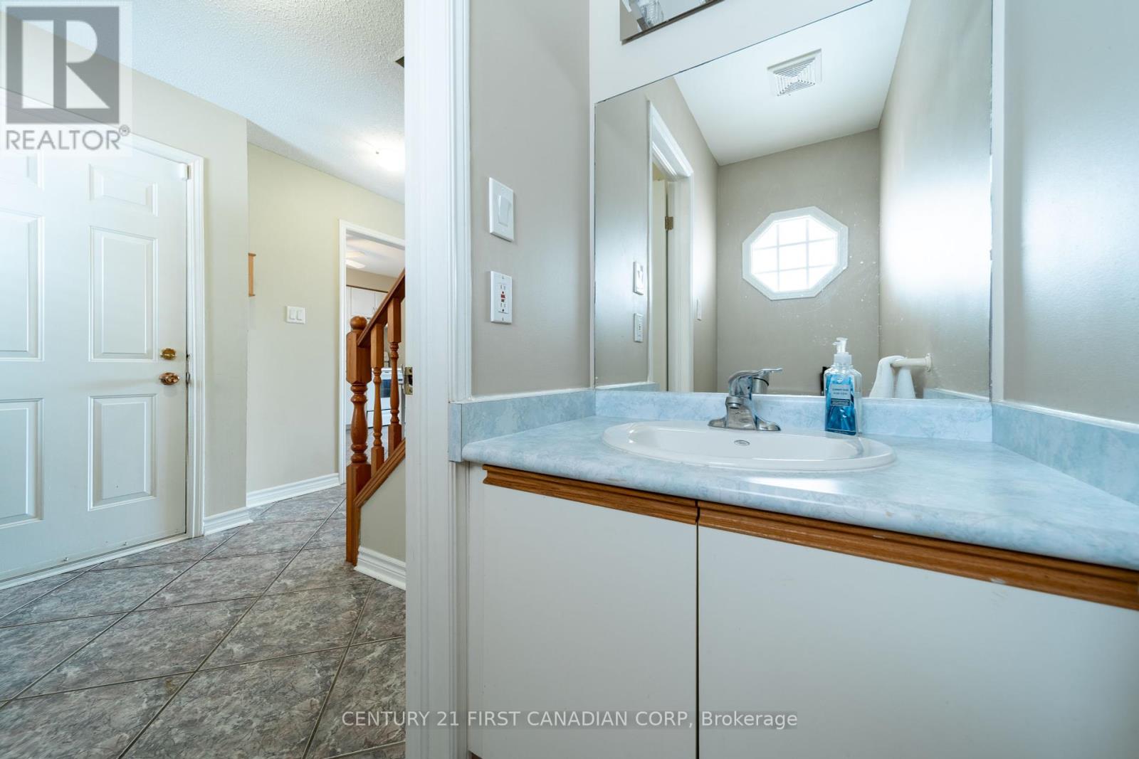 Photo 13 of 29 for 869 Shelborne Street