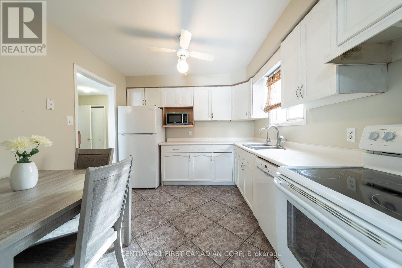 Photo 6 of 29 for 869 Shelborne Street