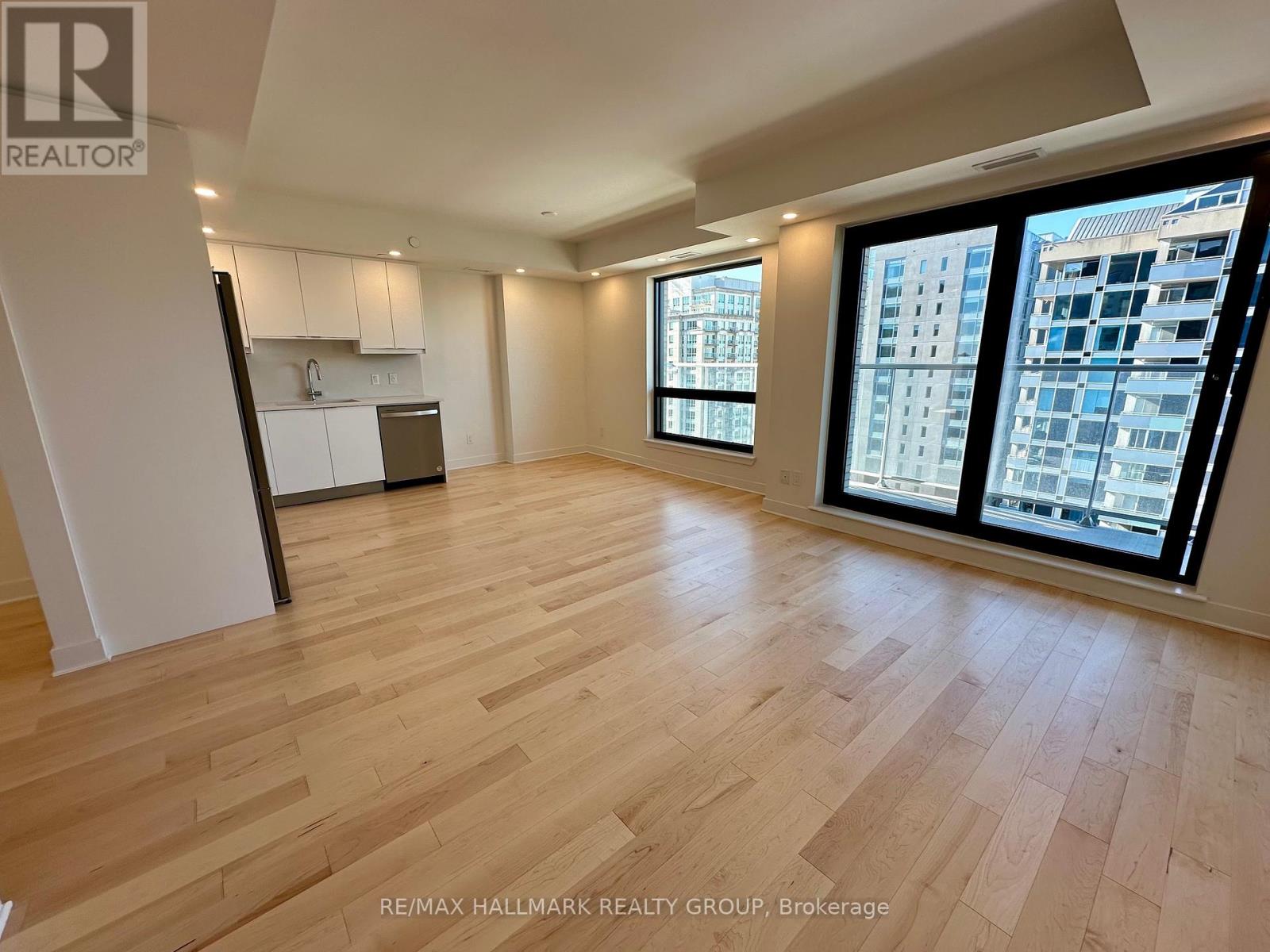 Property at 2001 - 180 GEORGE STREET image 3