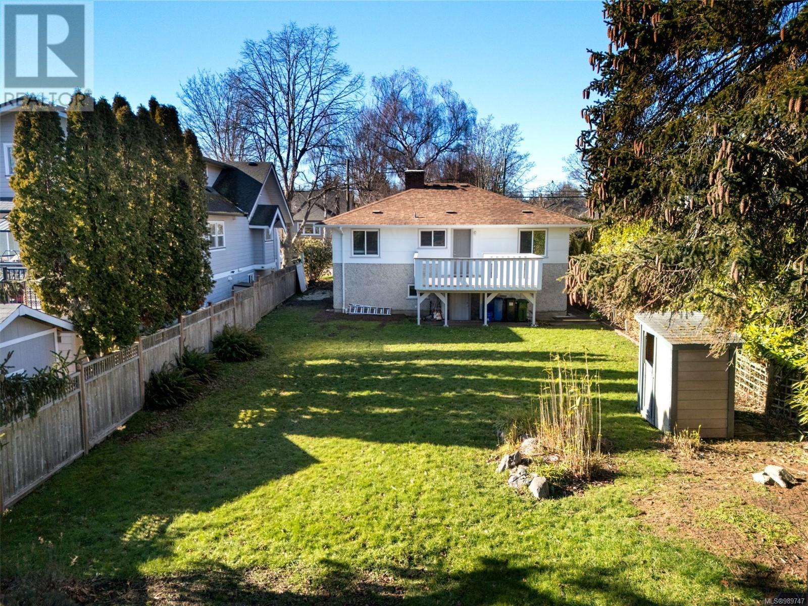 Property at 957 Oliver St image 5