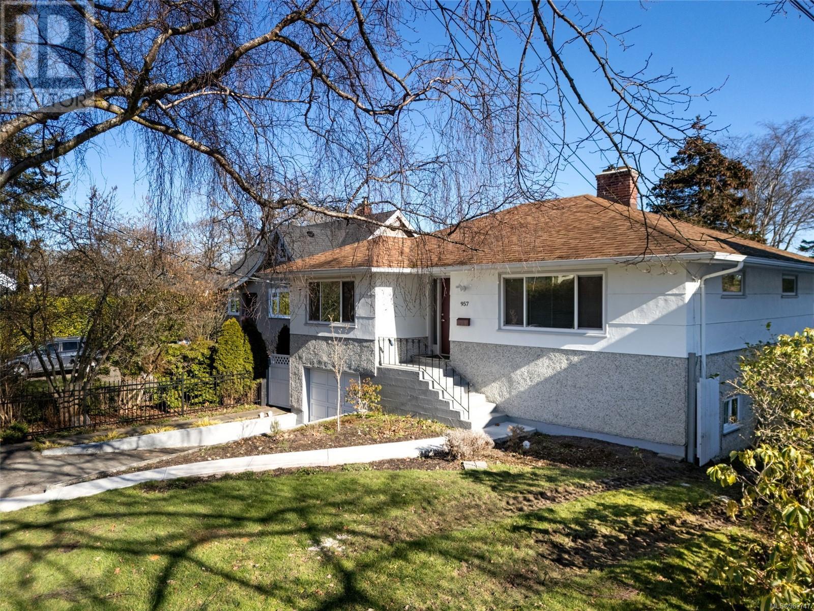 Property at 957 Oliver St image 4