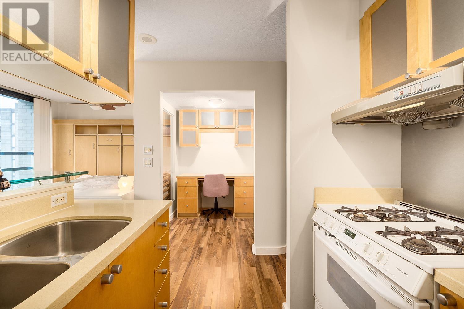 1106 1003 Burnaby Street, Vancouver, British Columbia  V6E 4R7 - Photo 6 - R2973183