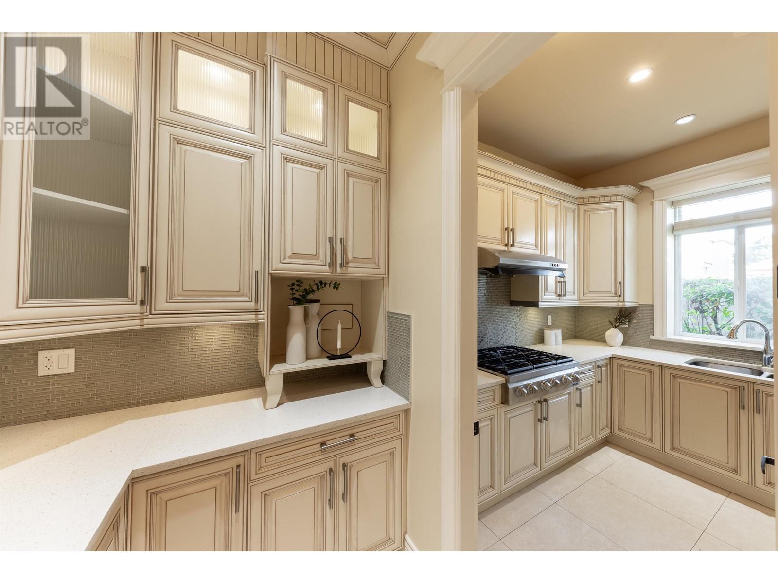Listing Picture 11 of 32 : 9340 CHAPMOND CRESCENT, Richmond / 烈治文 - 魯藝地產 Yvonne Lu Group - MLS Medallion Club Member
