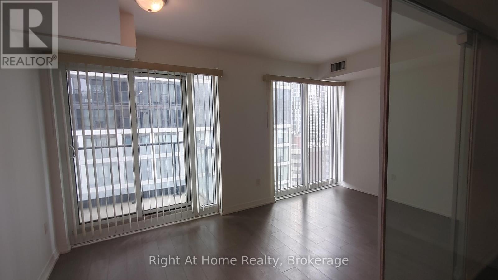 Property at 1818 - 251 JARVIS STREET image 4