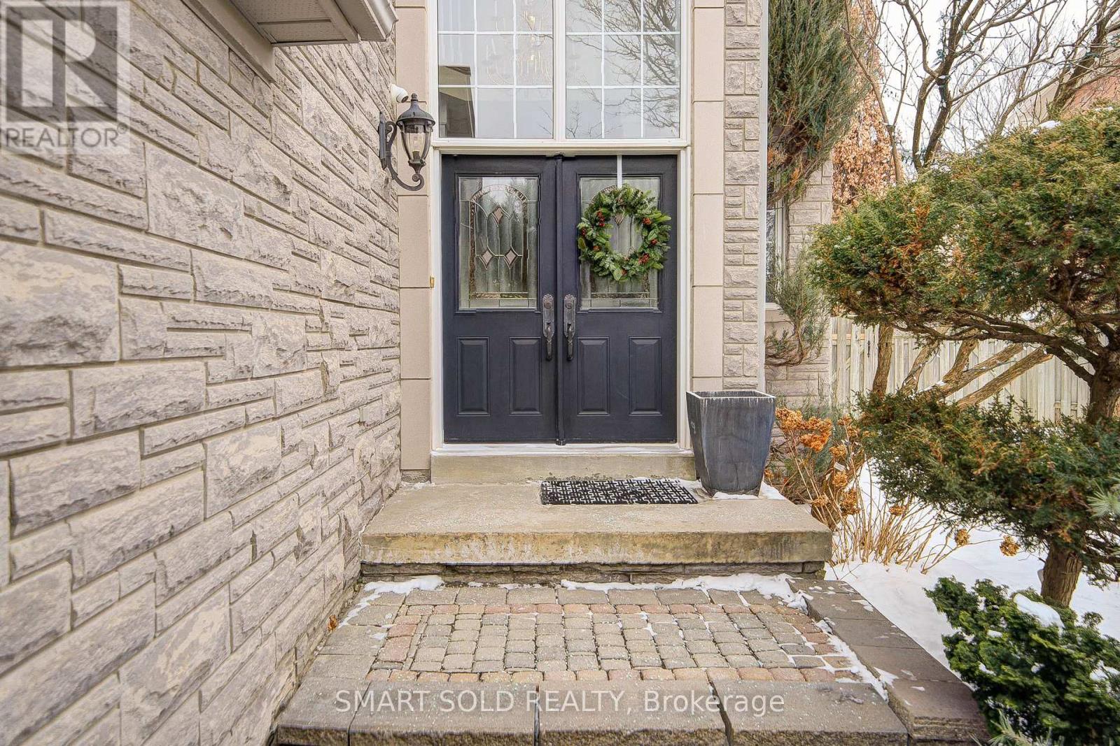 Property at 9 ALPINE CRESCENT image 3