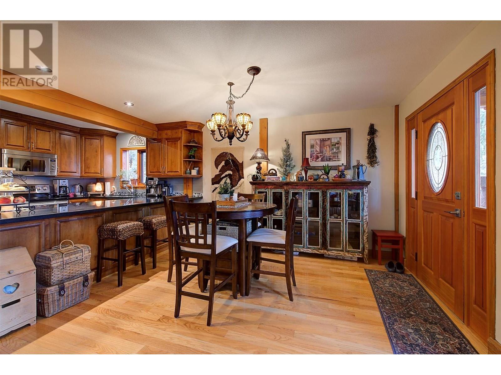 Property at 346 Hummingbird Avenue image 4