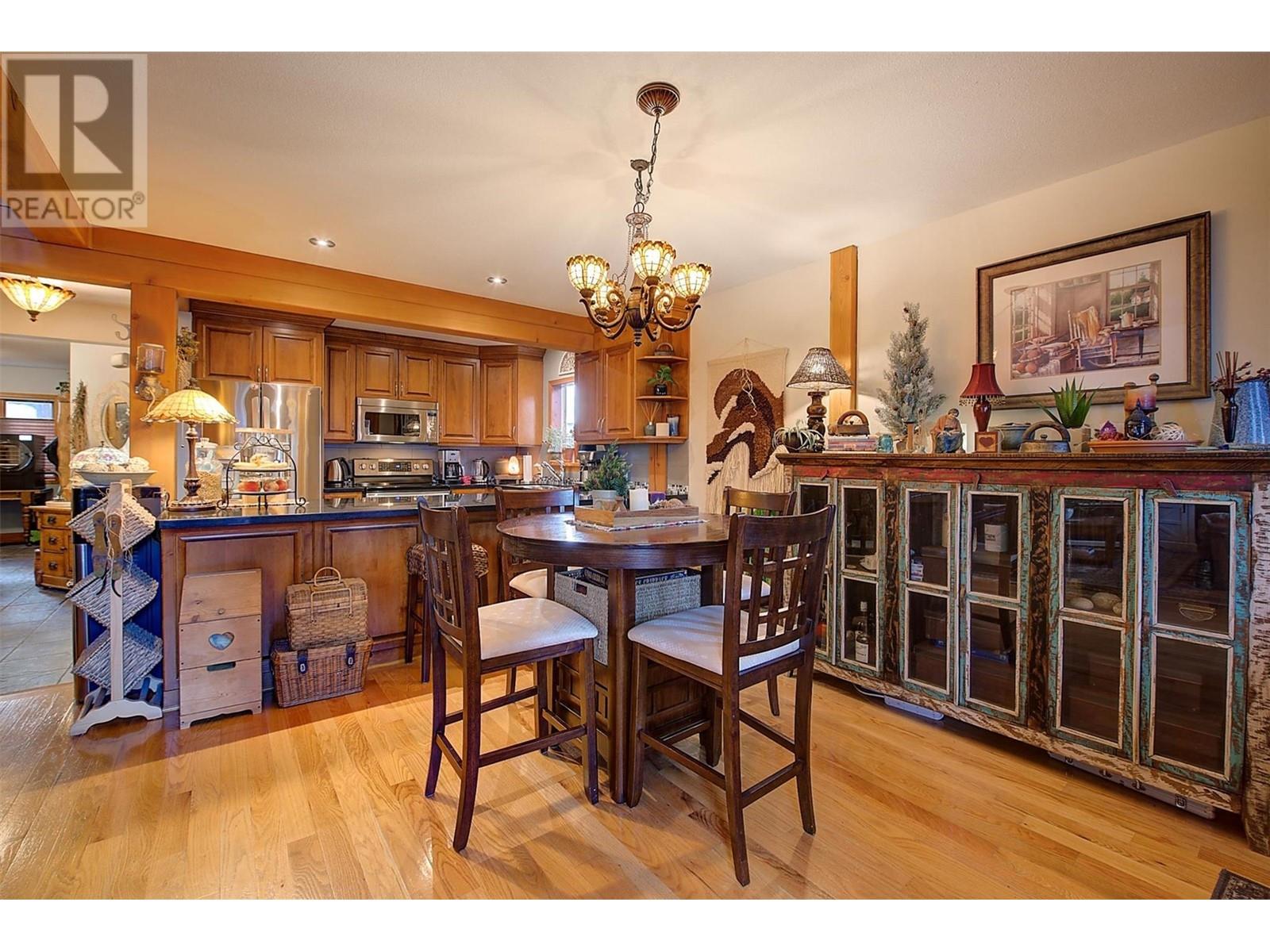 Property at 346 Hummingbird Avenue image 5