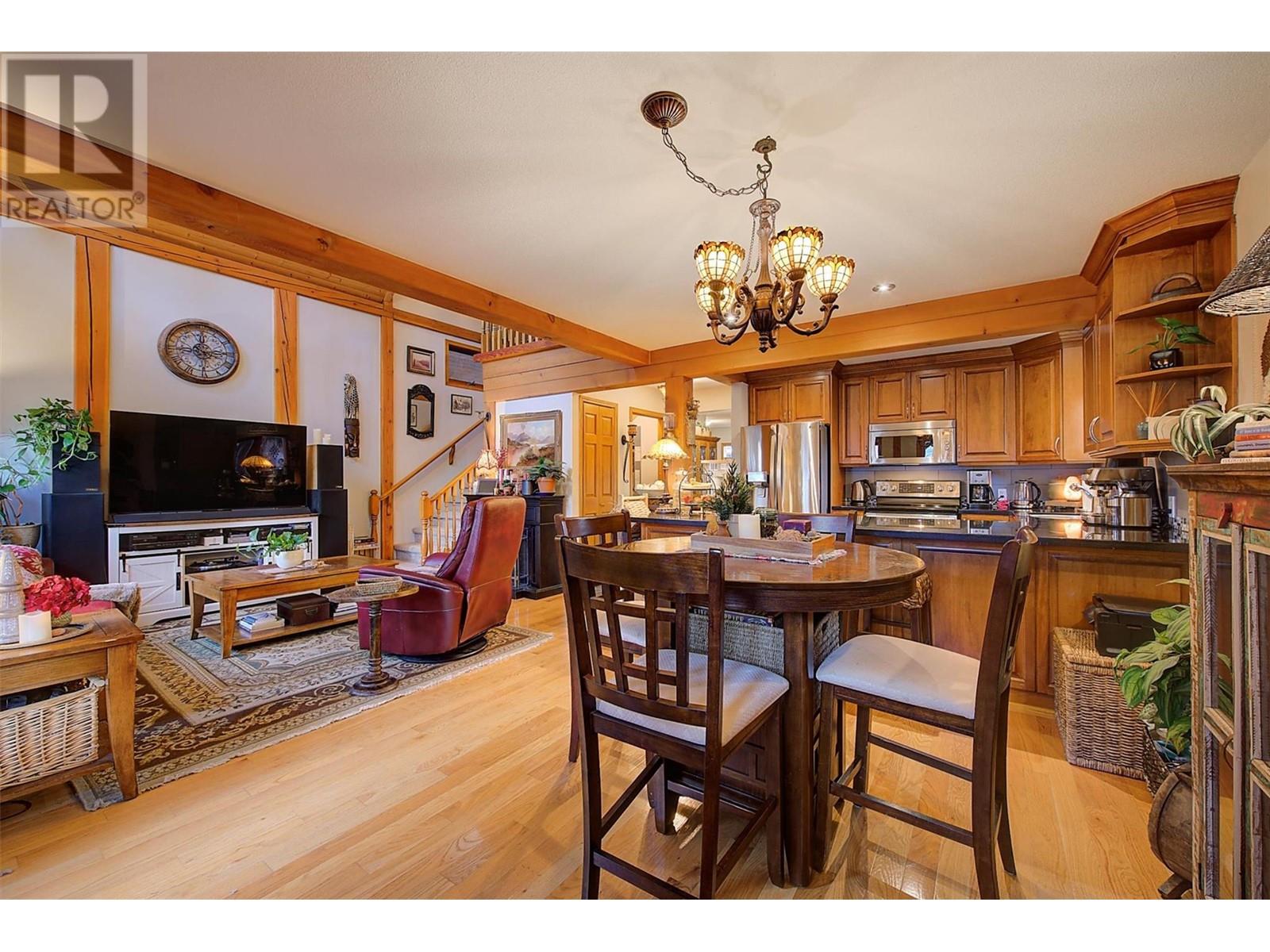 Property at 346 Hummingbird Avenue image 3