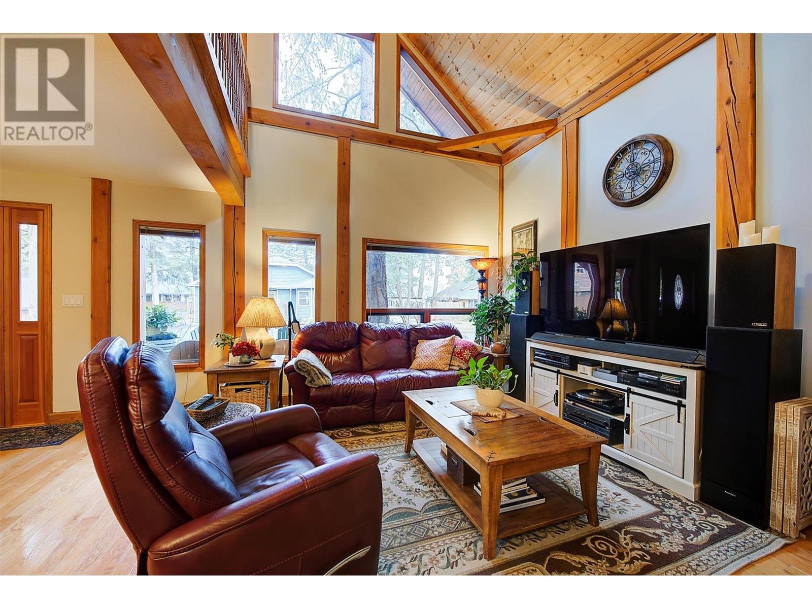 Property at 346 Hummingbird Avenue image 1