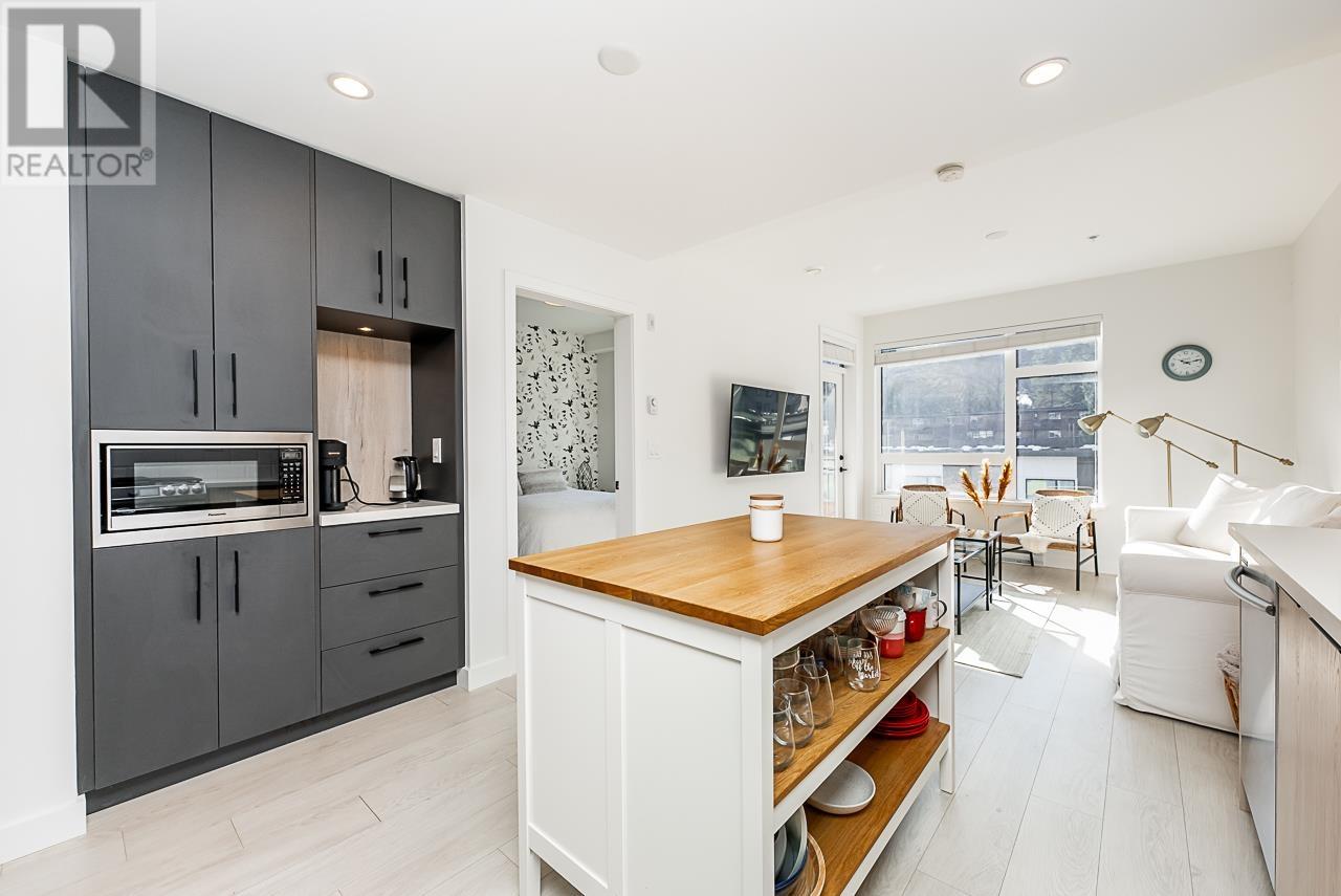 411 3038 St George Street, Port Moody, British Columbia  V3H 2H7 - Photo 2 - R2973006