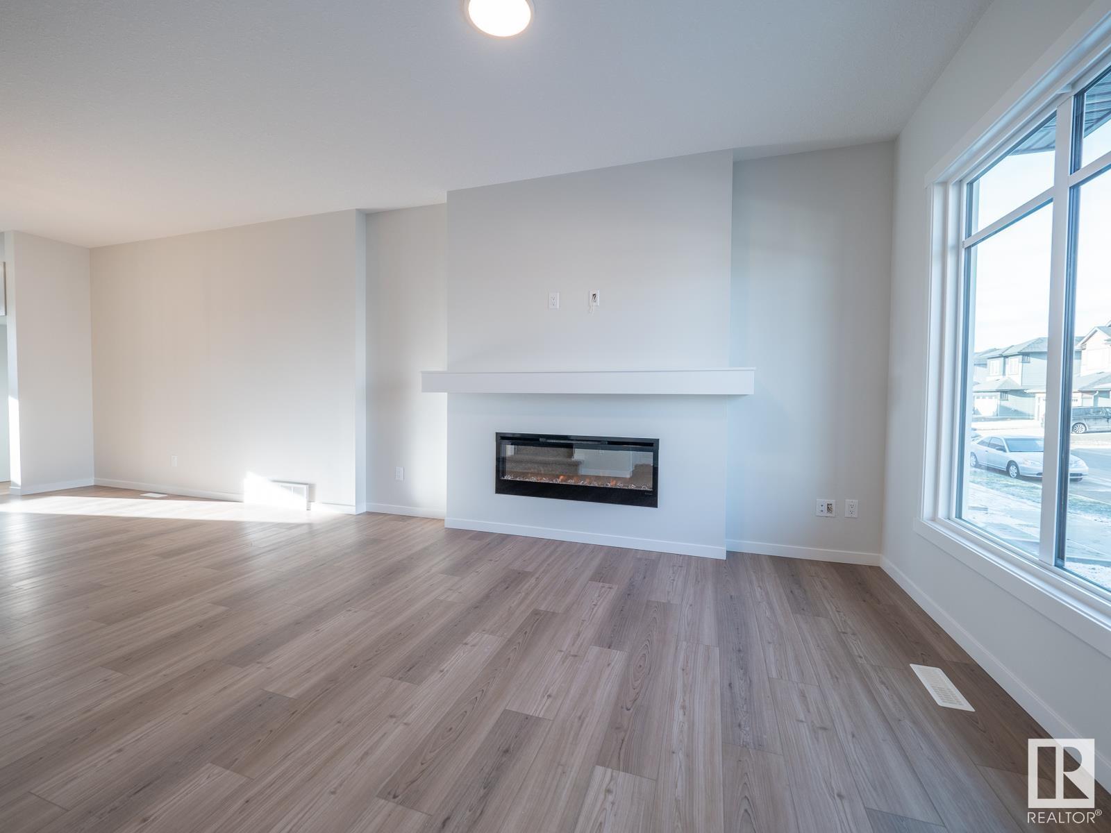 Property at 608 174 AV NE image 2