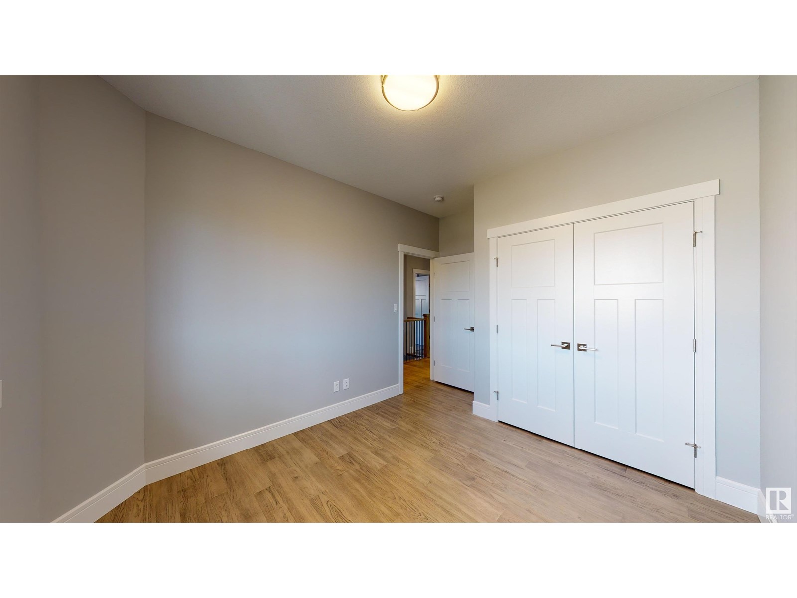 Property at 9 RESPLENDENT WY image 5