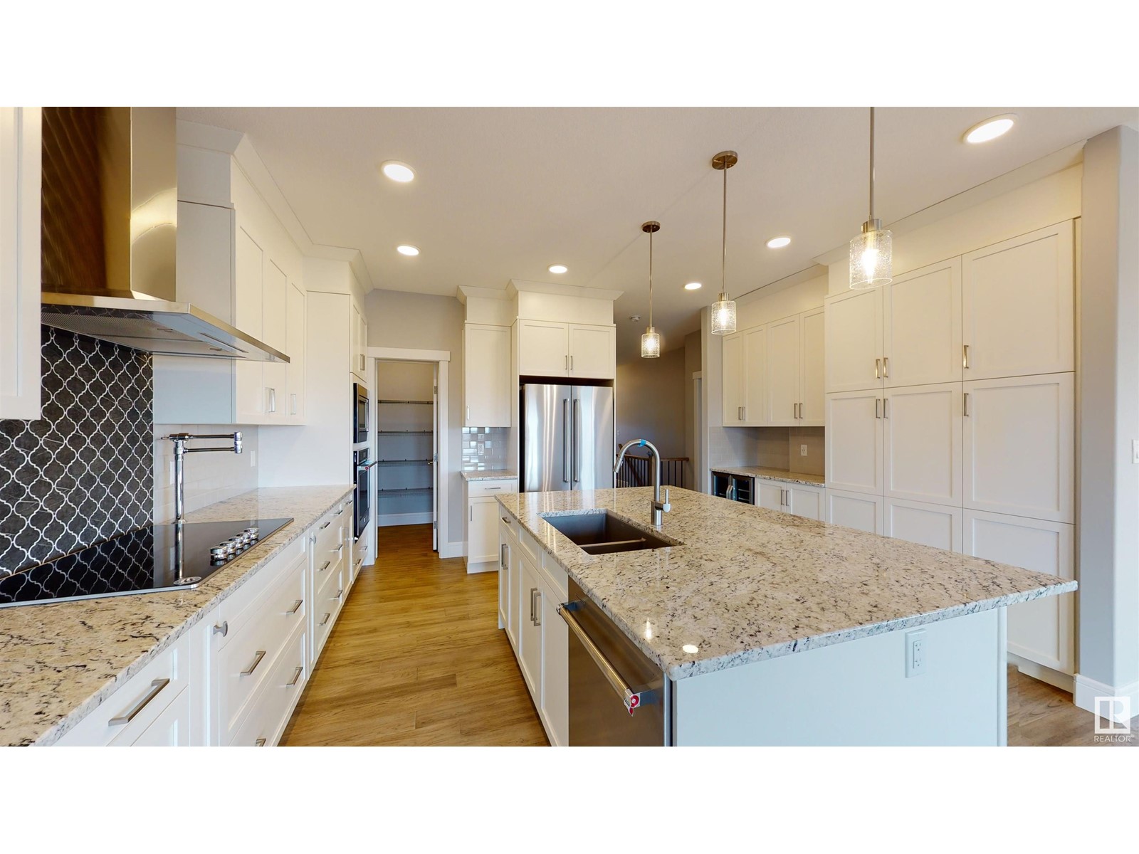 Property at 9 RESPLENDENT WY image 4