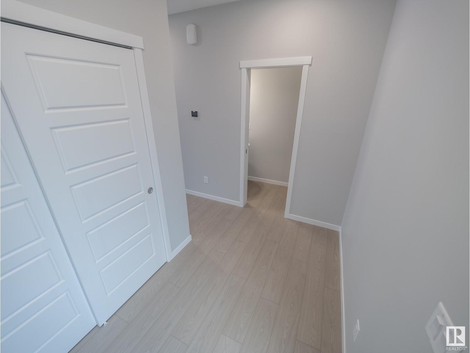 Property at 22403 90 AV NW image 3