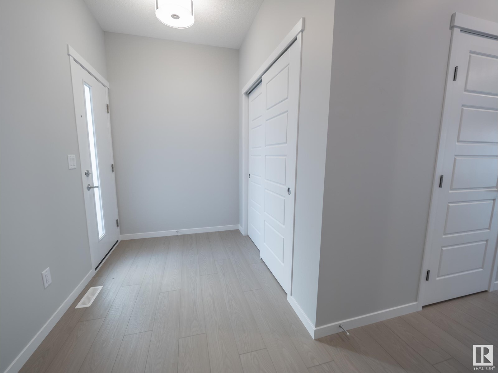 Property at 22403 90 AV NW image 2