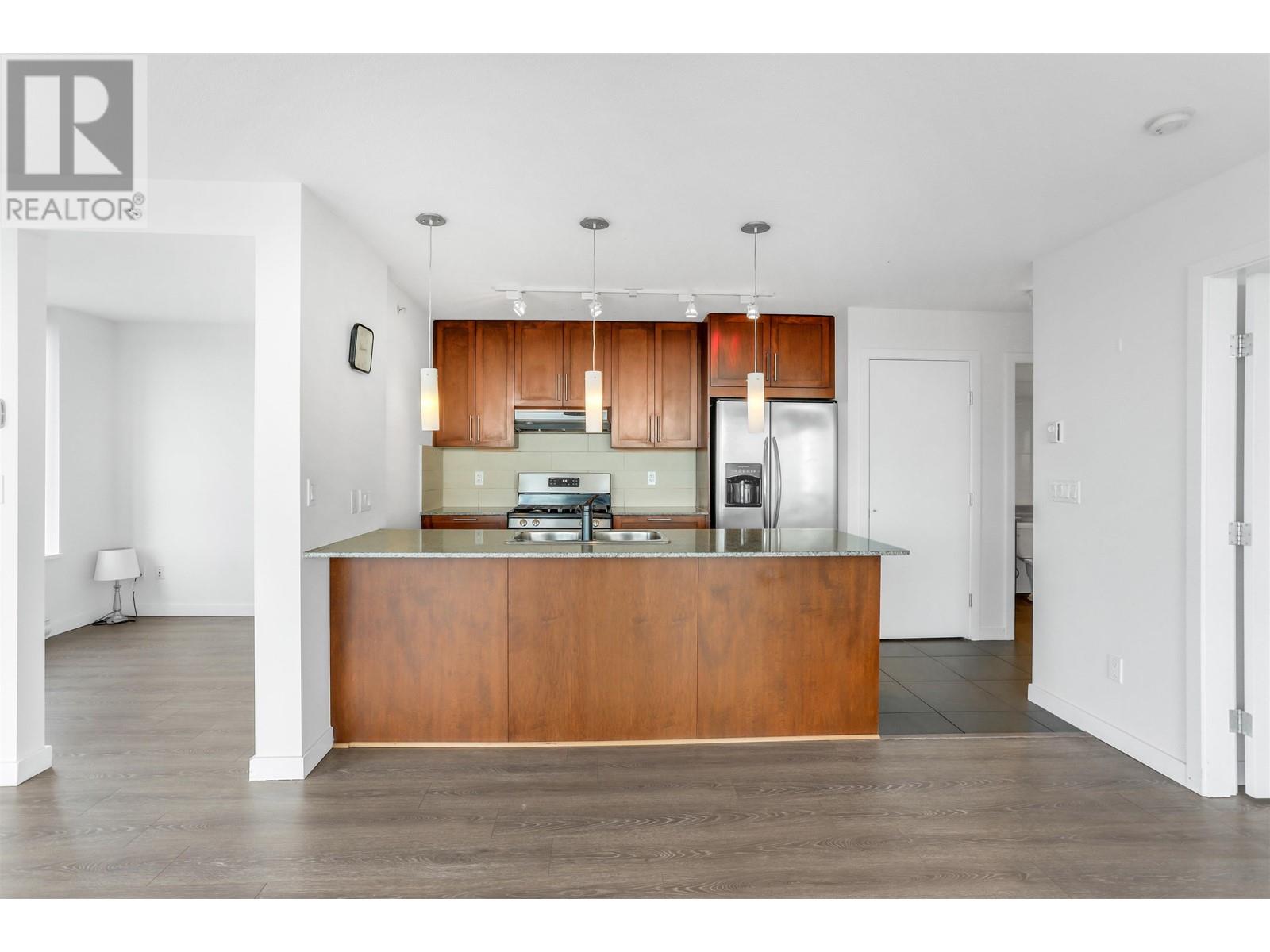 Listing Picture 3 of 19 : 1703 7088 SALISBURY AVENUE, Burnaby / 本拿比 - 魯藝地產 Yvonne Lu Group - MLS Medallion Club Member