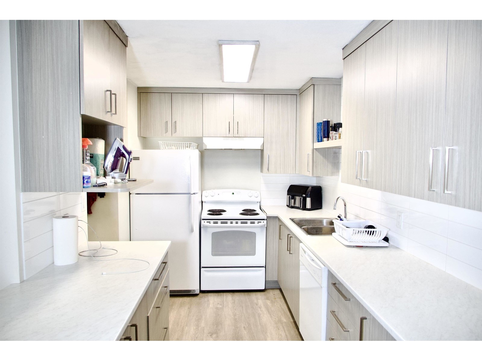 Property at 310 2535 HILL-TOUT STREET image 3
