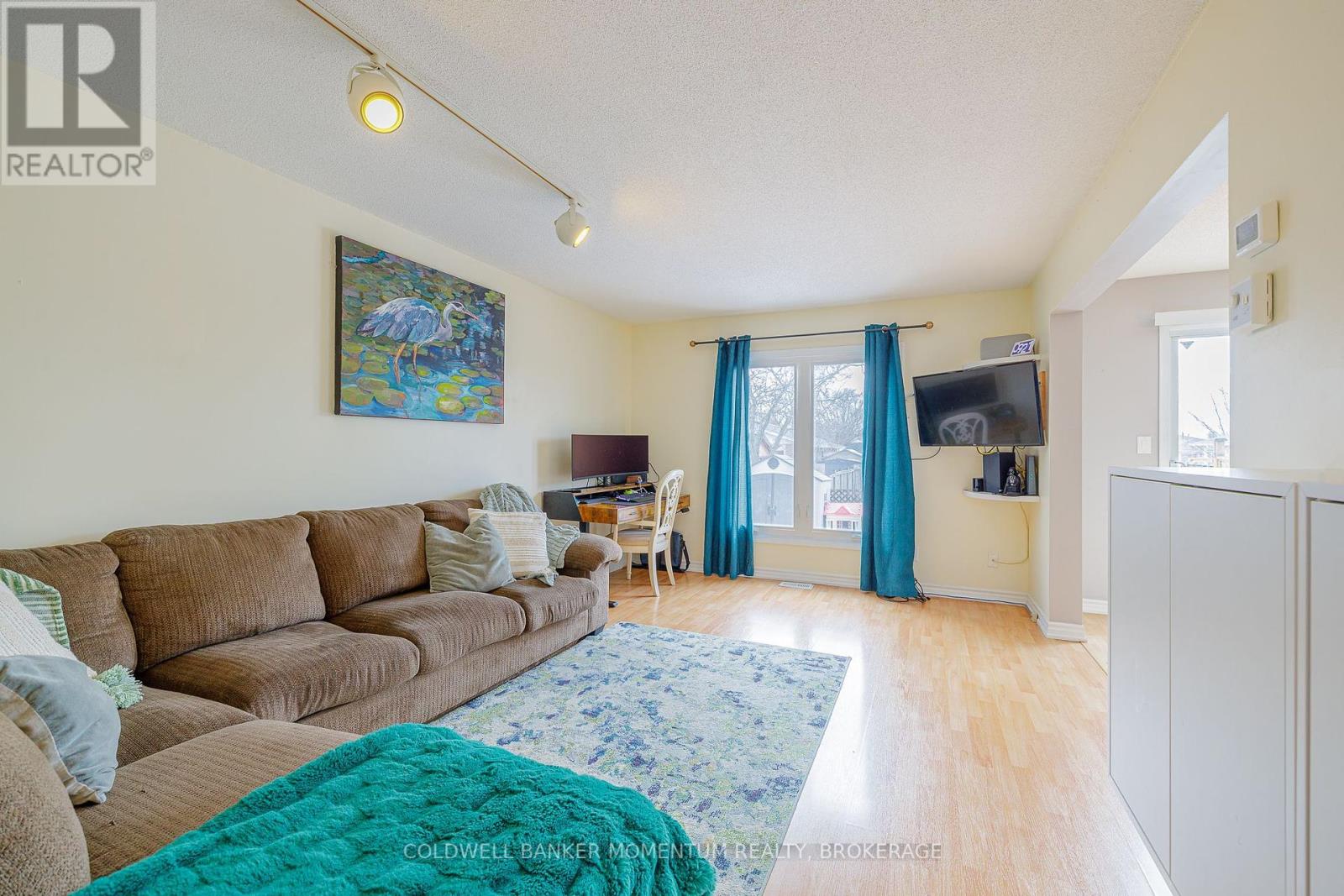 Property at 6 RANNIE COURT image 5
