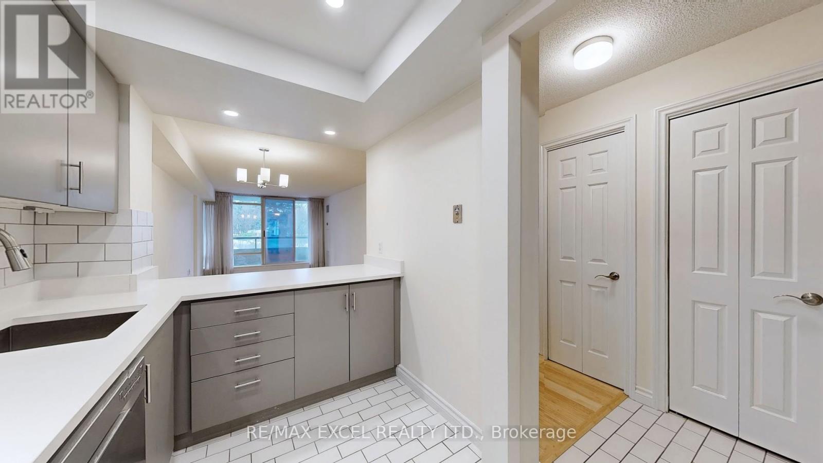 Property at 111 - 1210 DON MILLS ROAD image 3