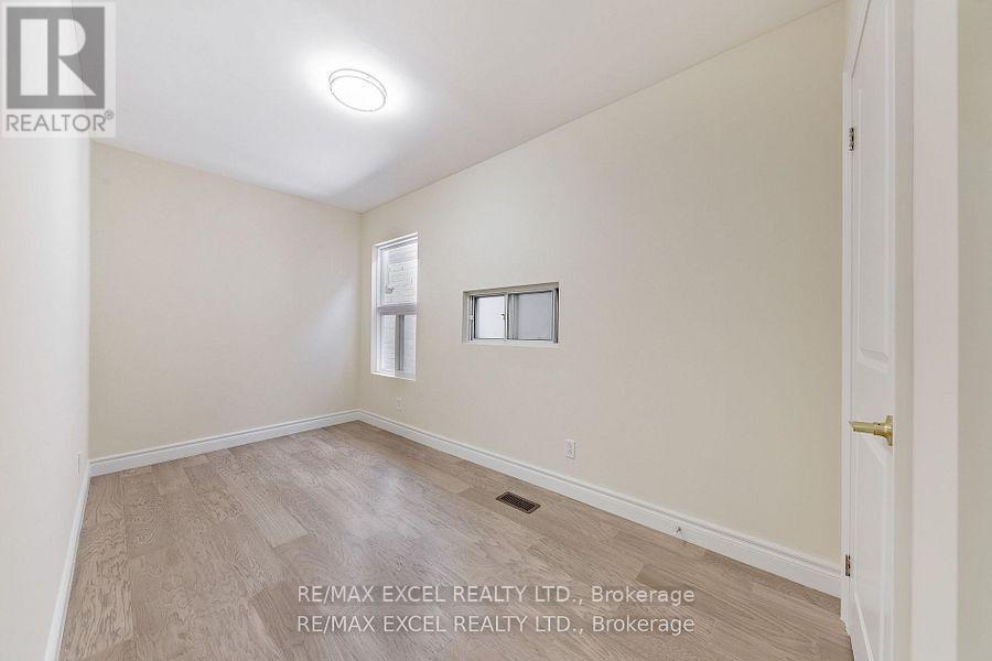 75 Harvie Avenue, Toronto (Corso Italia-Davenport), Ontario  M6E 4K4 - Photo 27 - W12000165